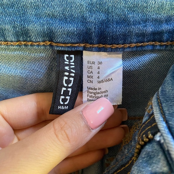 H&M SUPER stretch womens jean shorts size 4 - Picture 3 of 4